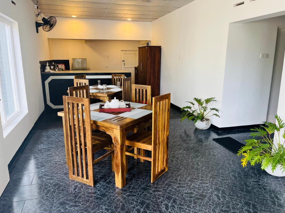 The Lake Round Guest House Канди Экстерьер фото