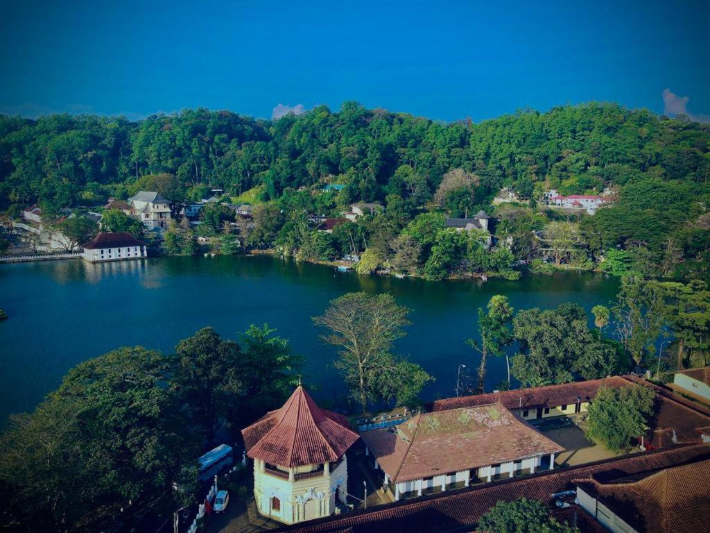 The Lake Round Guest House Канди Экстерьер фото
