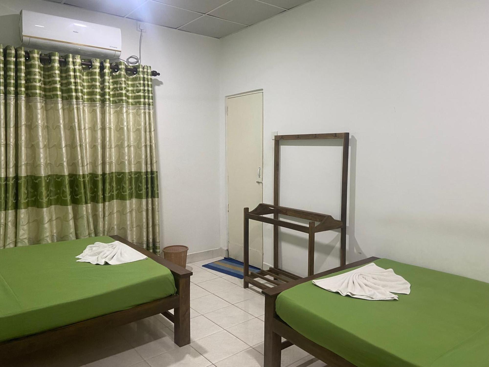 The Lake Round Guest House Канди Экстерьер фото